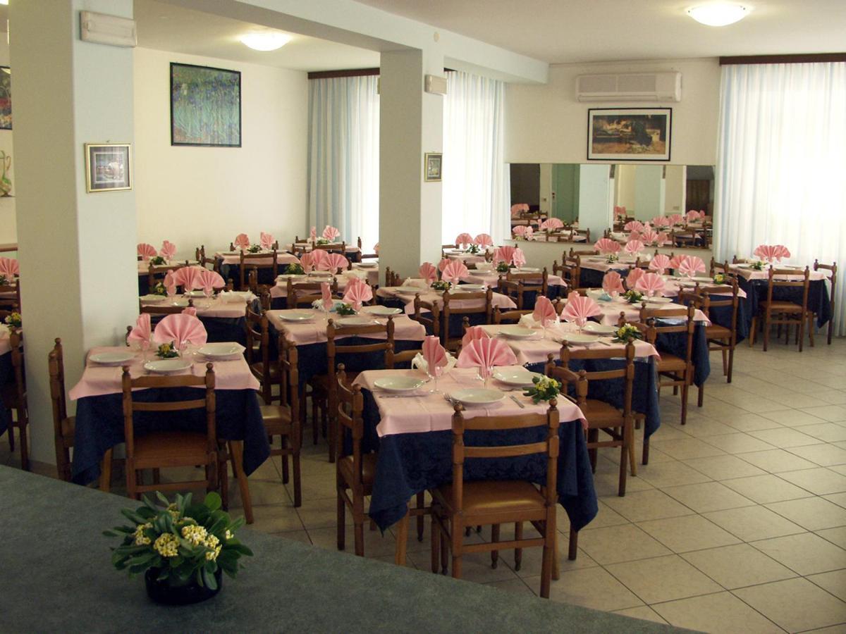 Hotel Trinidad Rimini Zewnętrze zdjęcie