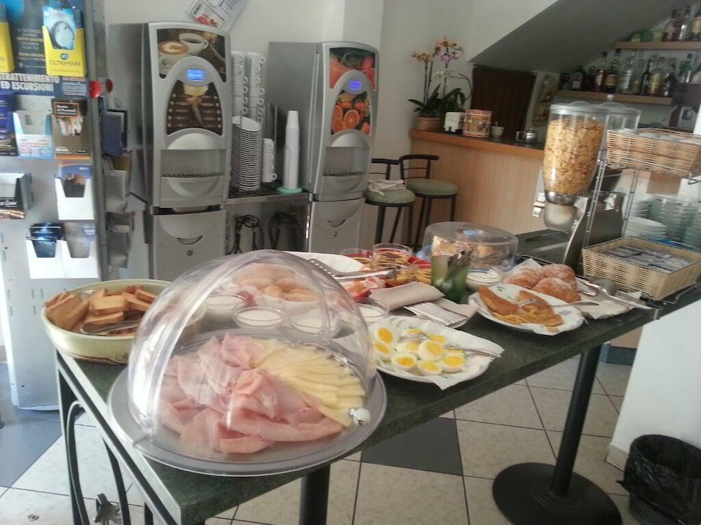 Hotel Trinidad Rimini Zewnętrze zdjęcie